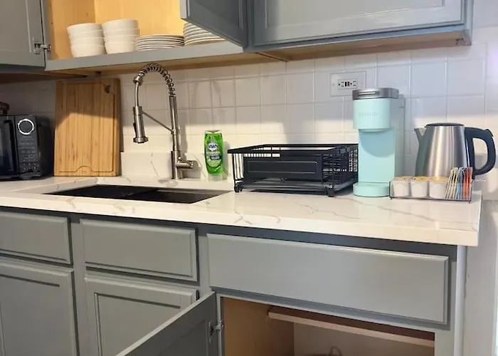 Apartment Spacious 4 Queen Beds Free Parking Chicago