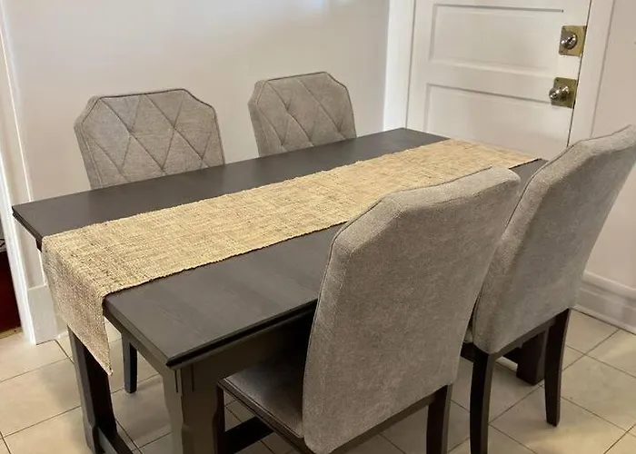 Spacious 4 Queen Beds Free Parking Chicago